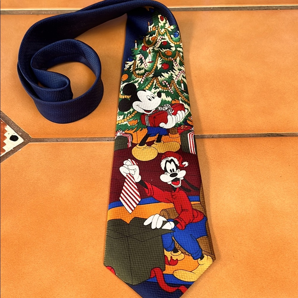 Mickey unlimited Christmas tie